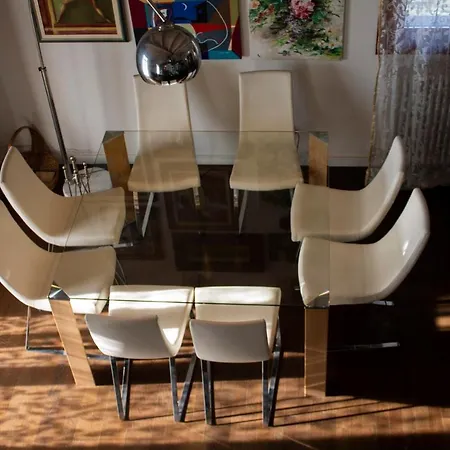 Moderno E Tranquillo Nel Verde Apartamento